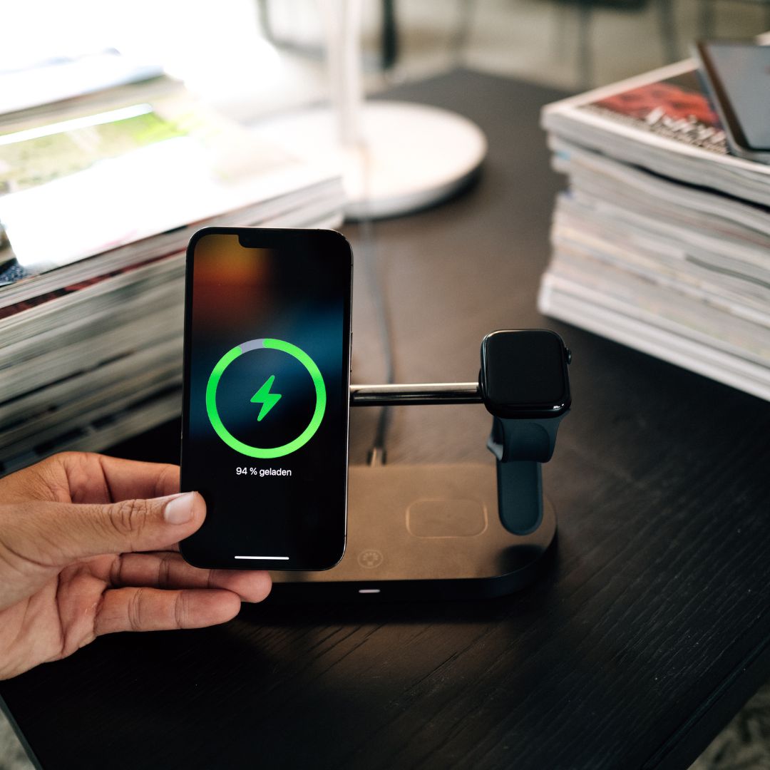 3-in-1 Wireless Charger for Smartphone, Smartwatch, and Earbuds – Fast Charging Station with Modern Design 5