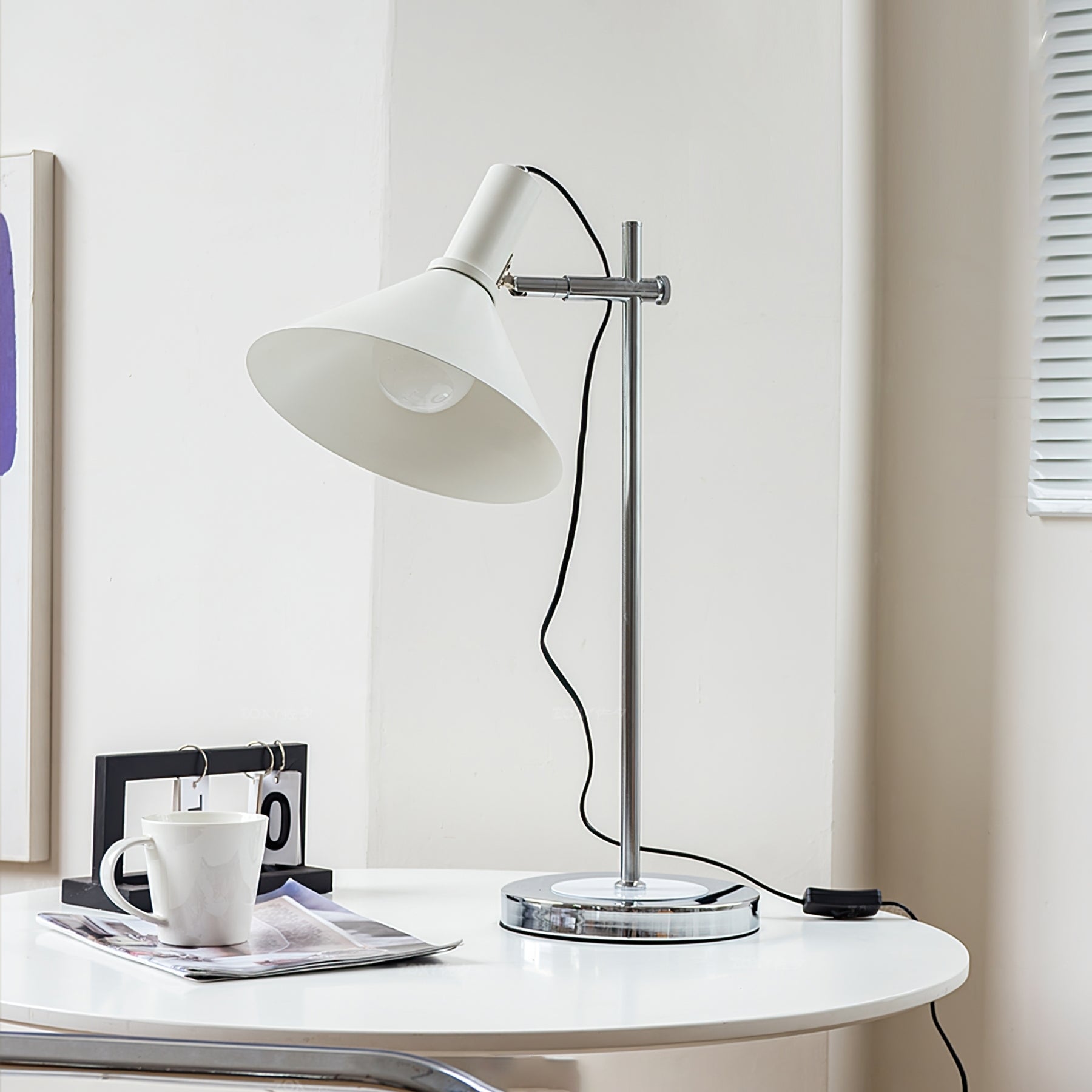 BeamAura - Sleek Table Lamp 0