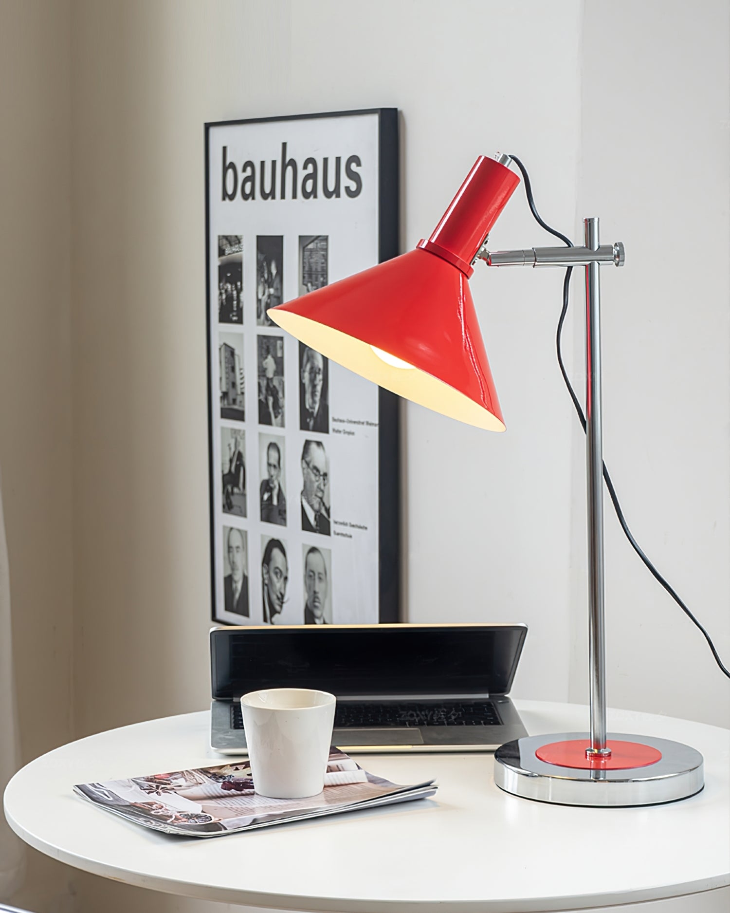 BeamAura - Sleek Table Lamp 8