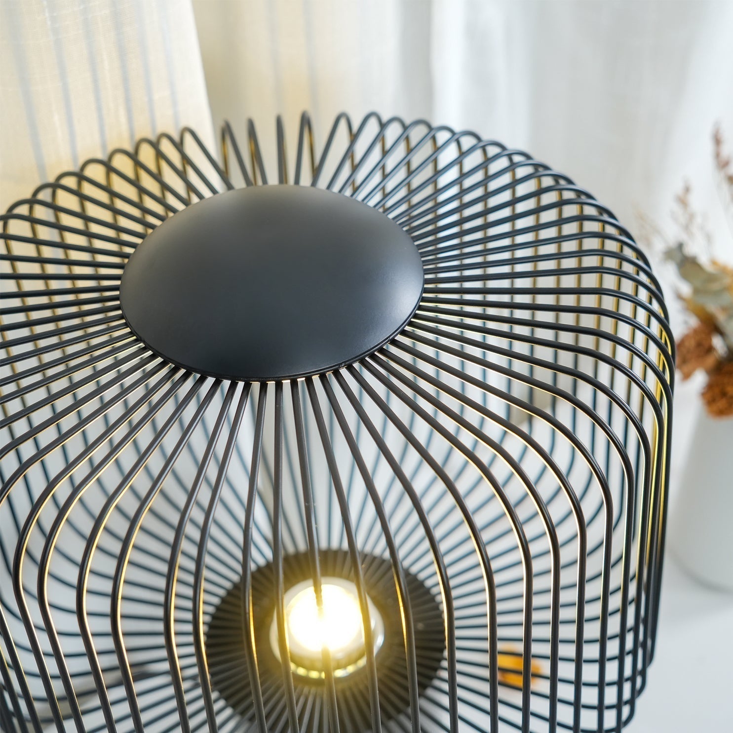 KeshiBeam - Elegant Table Lamp with Sleek Base and Subtle Glow 8