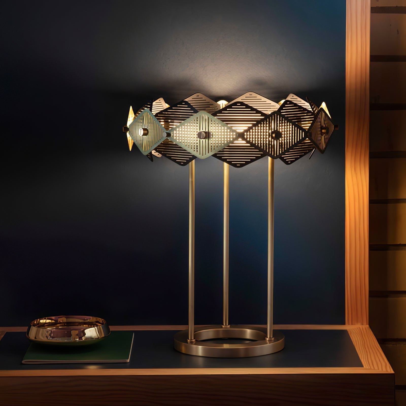 LuxeCrimson - Table Lamp with Timeless Design and Warm Red Elegance 2