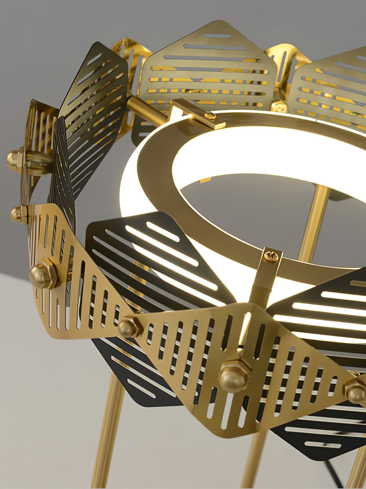 LuxeCrimson - Table Lamp with Timeless Design and Warm Red Elegance 5