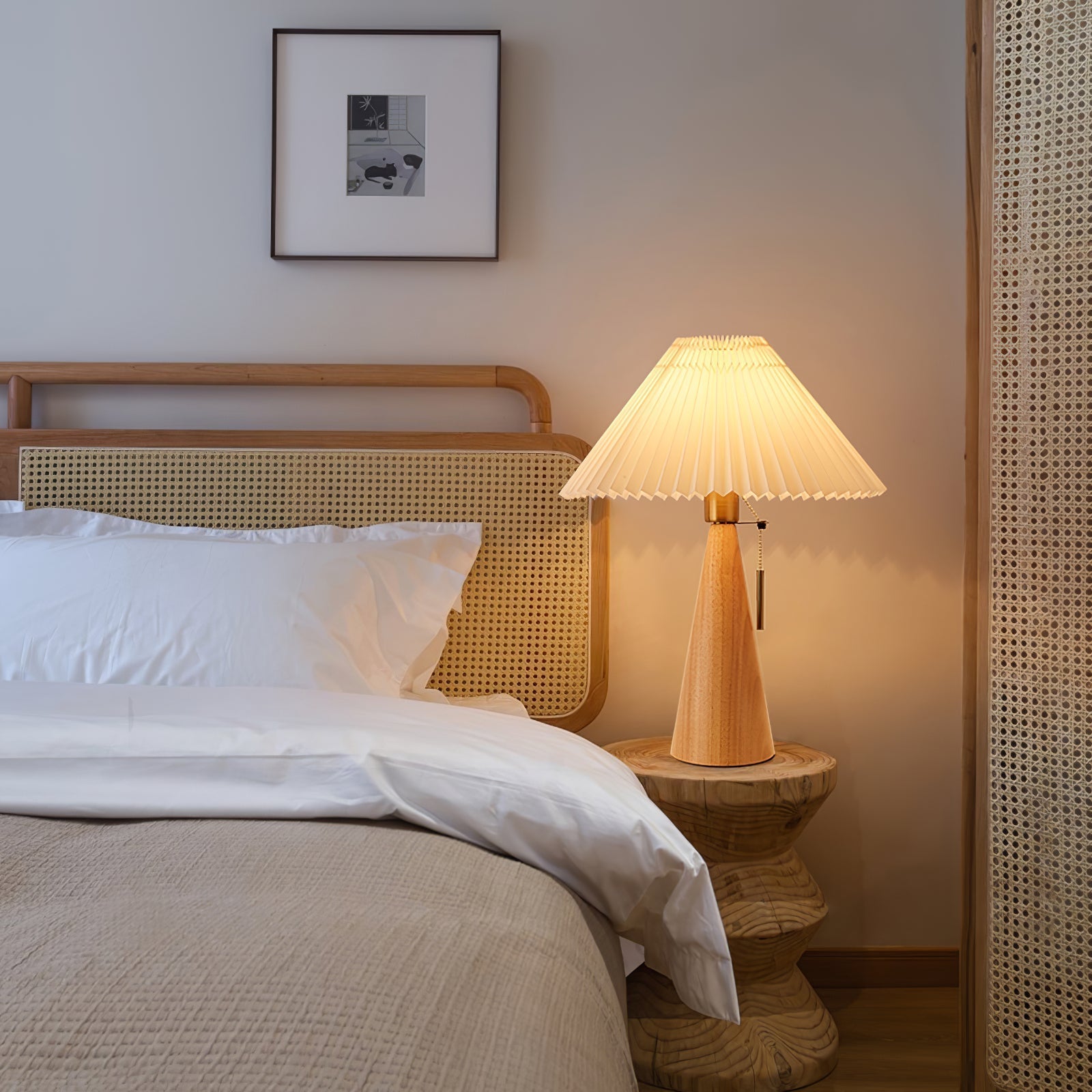 AntiqueRadiance – Elegant Wood and Metal Table Lamp 6