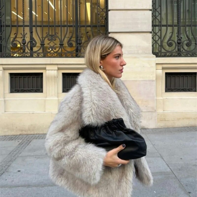 ArcticGrace - Luxurious and Eco-Friendly Faux Fur Jacket for Elegant Warmth 3