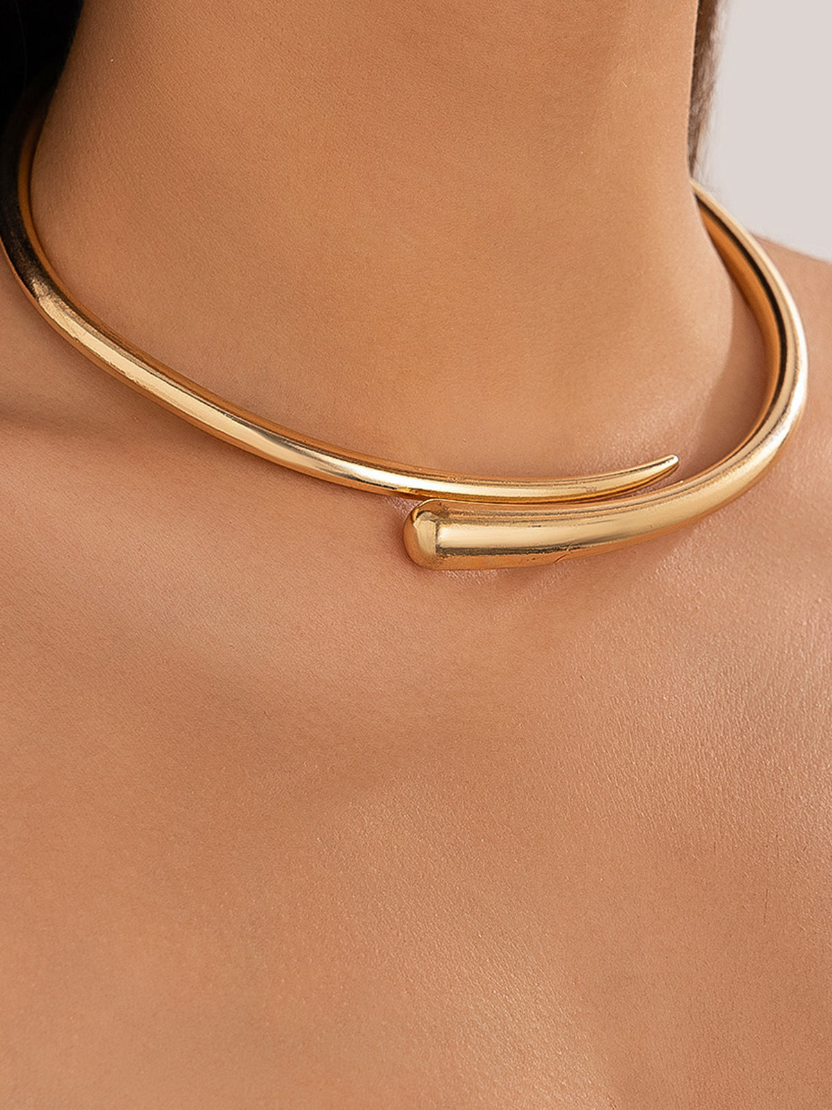 AureaWave | Elegant Minimalist Gold Choker Necklace with Fluid Design 0