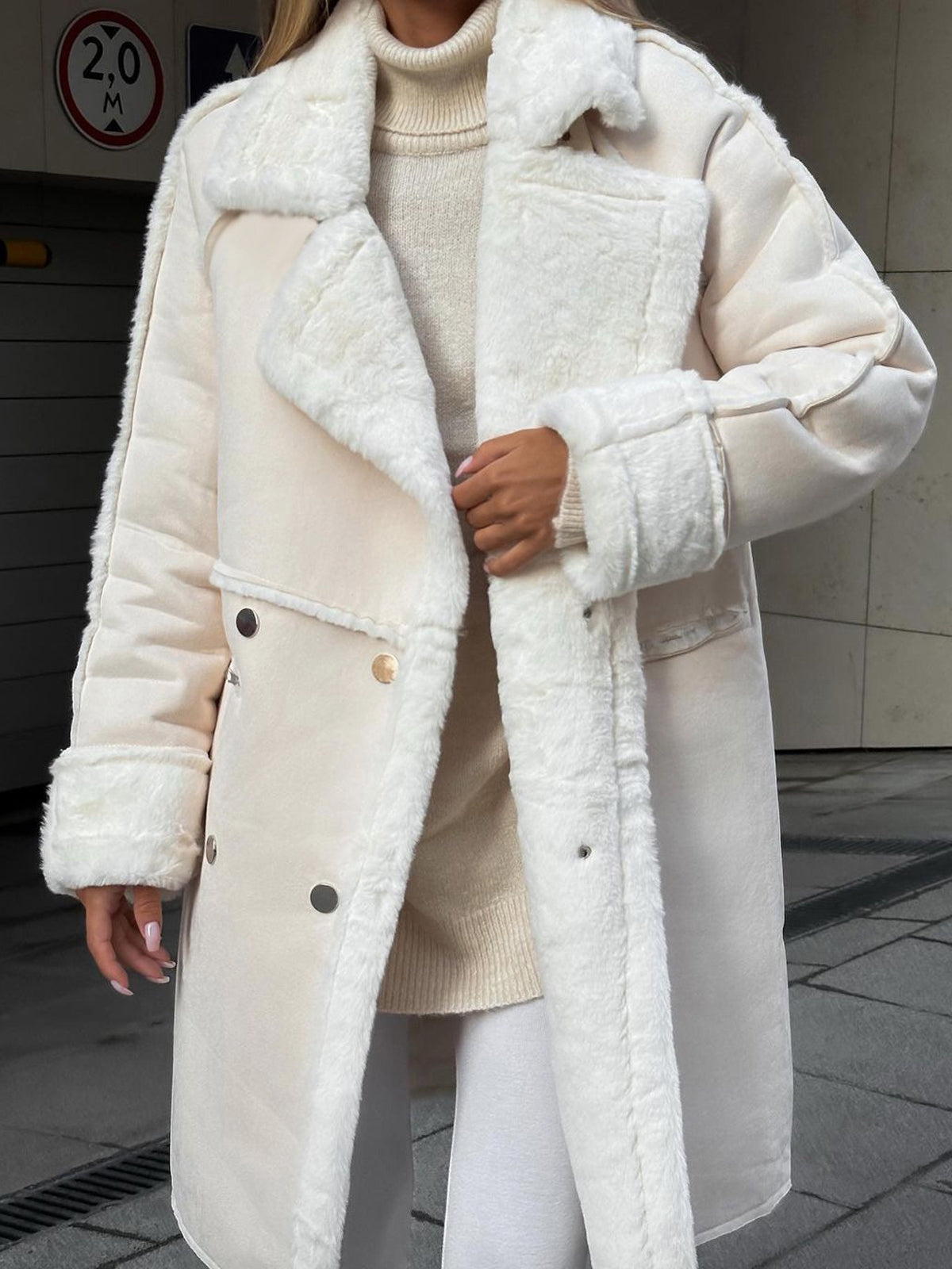 Clarissa | Elegant Women's Coat – Plus Size Winter Warmth with Soft Lapel 3