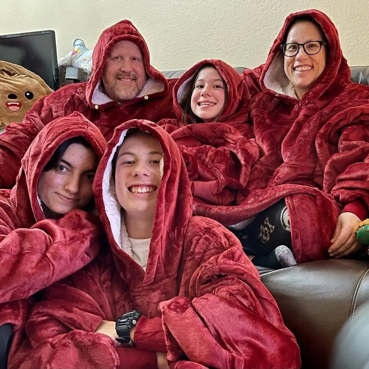 DreamCocoon | Cozy Oversized Fleece Hoodie Blanket for Ultimate Comfort 2