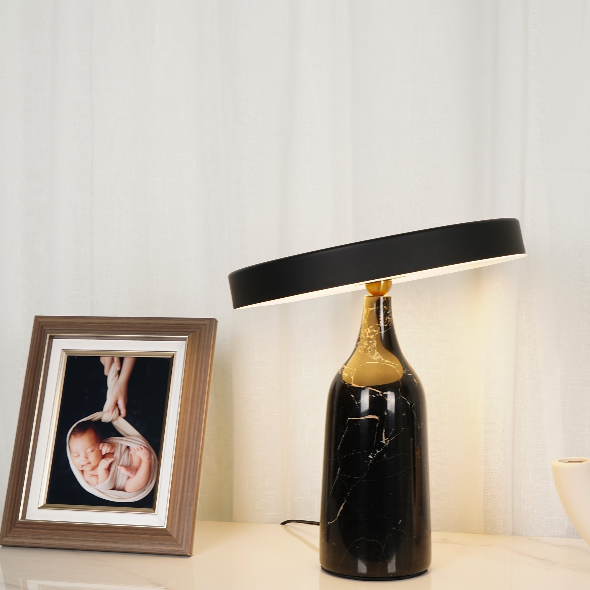 EddyGlow - Table Lamp with Elegant Design and Subtle Light Diffusion 0
