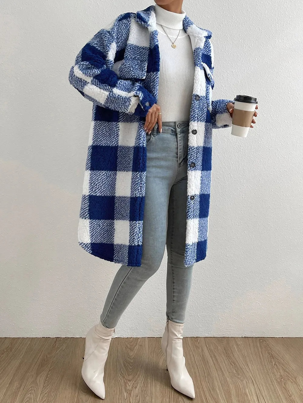 Evelyne | Cozy Women's Teddy Fleece Coat – Long Plaid Design for Winter 2