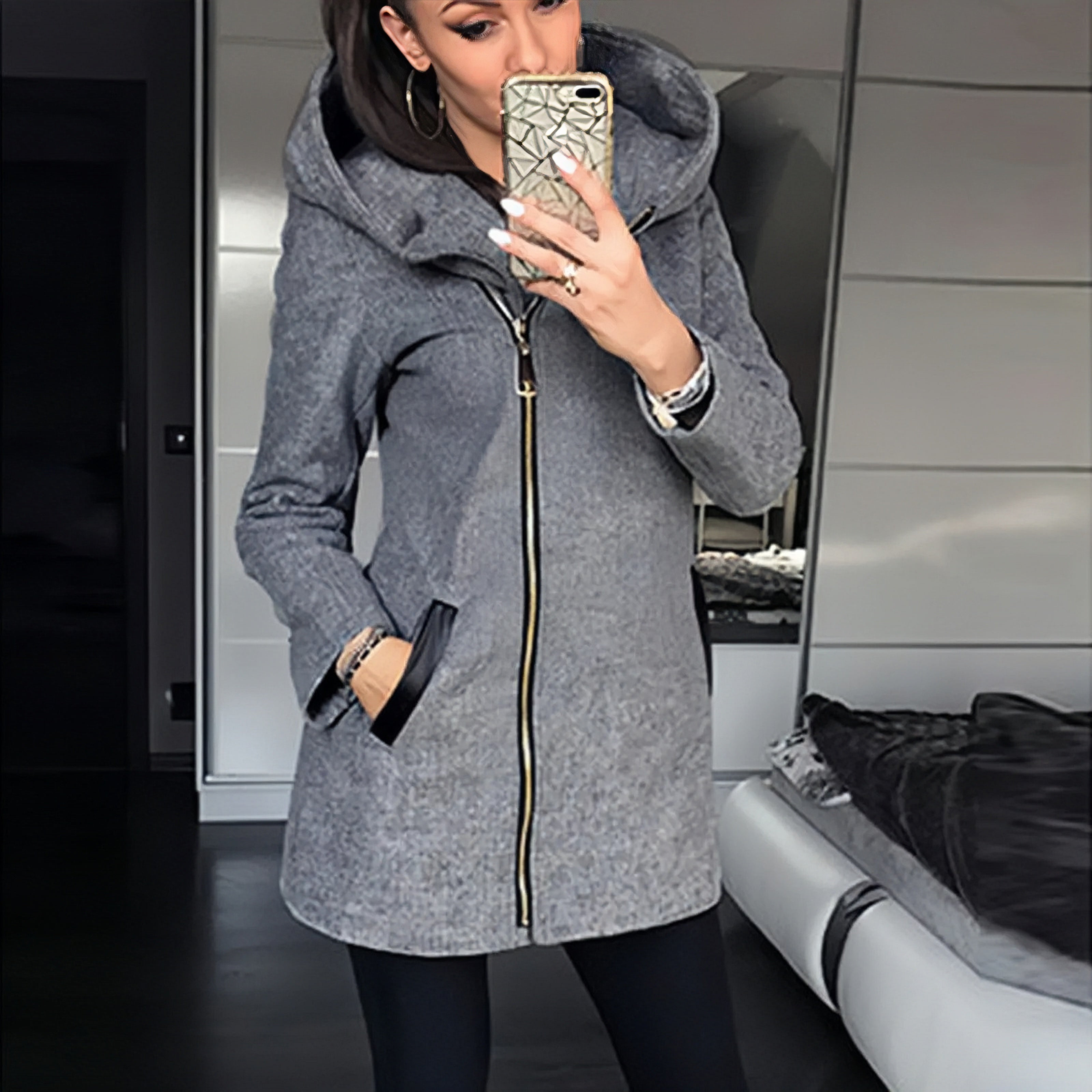 Fashionable and minimalist winter jacket 0