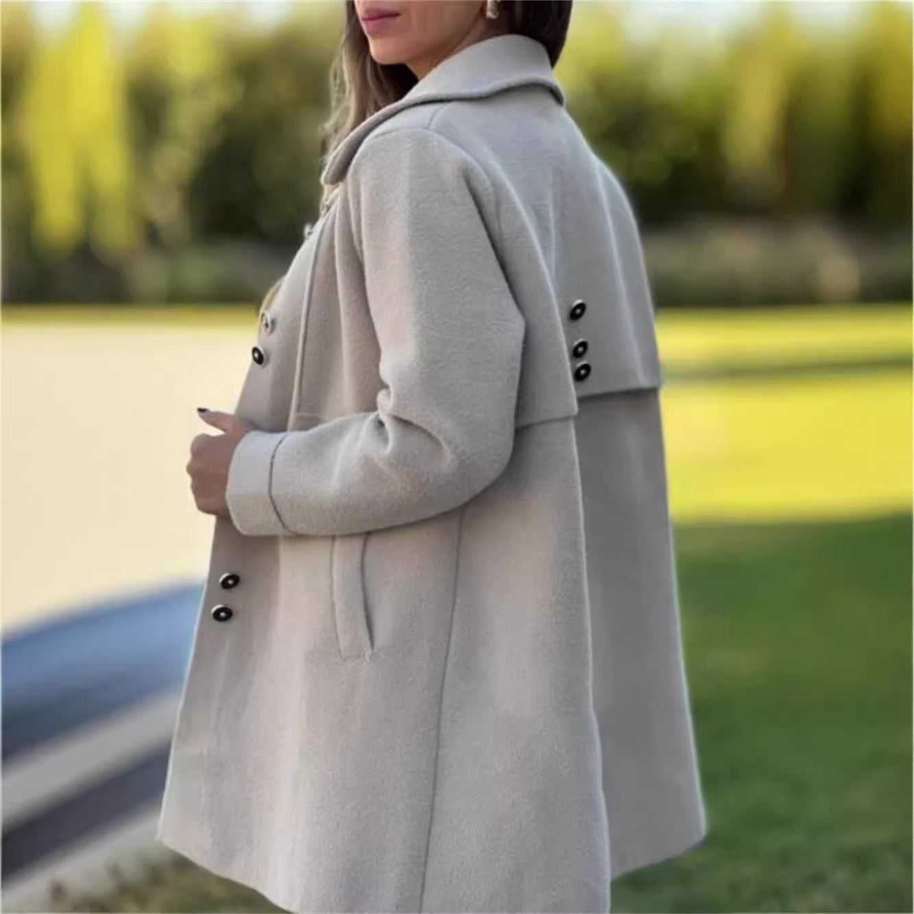 Isabelle Classique | Elegant Long Women's Coat with a Timeless Fit 3