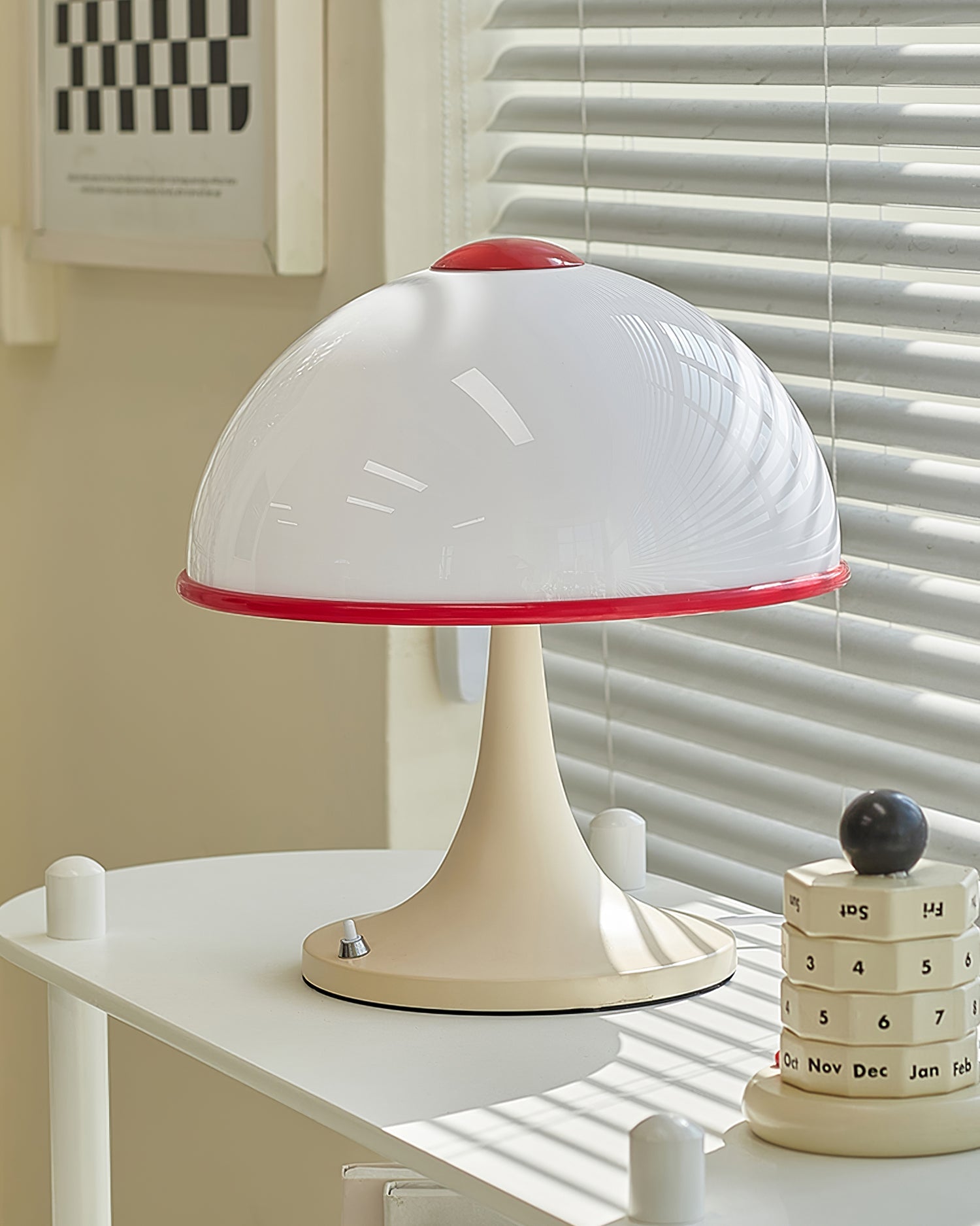 MushroomRadiance - Table Lamp with Sleek Base and Soft Lighting 8