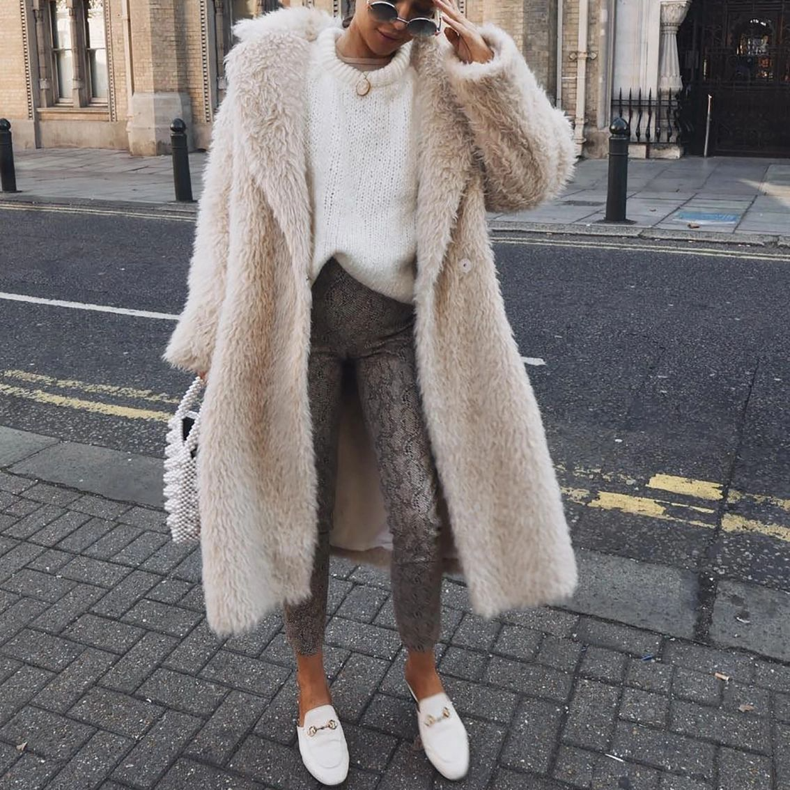 Oversized Women's Jacket Mid-Length – Faux Fur, Open Front and Shaggy Texture for Stylish Fall and Winter Outfits 0