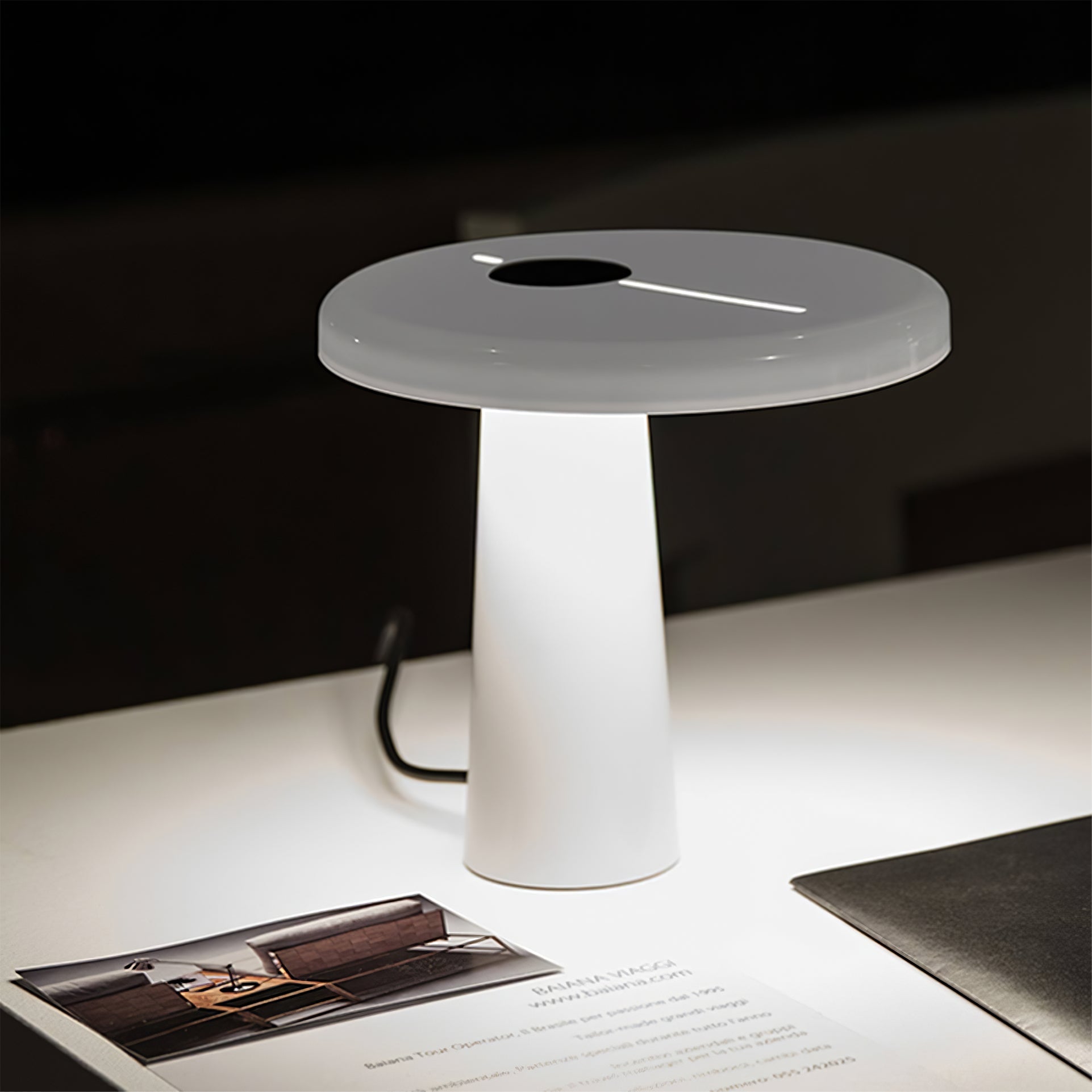 RoundLuxe - LED Table Lamp with Stylish Circular Form and Soft Glow 0