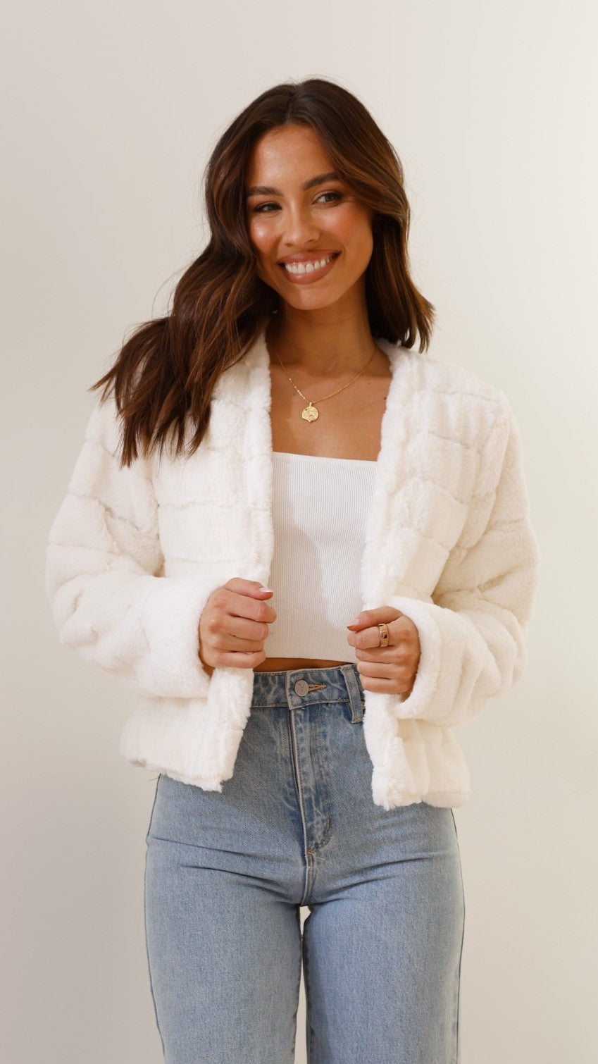 Stylish Women’s Quilted Faux Fur Cropped Jacket – Open Front Winter Coat with Structured Fit for Everyday Comfort 0