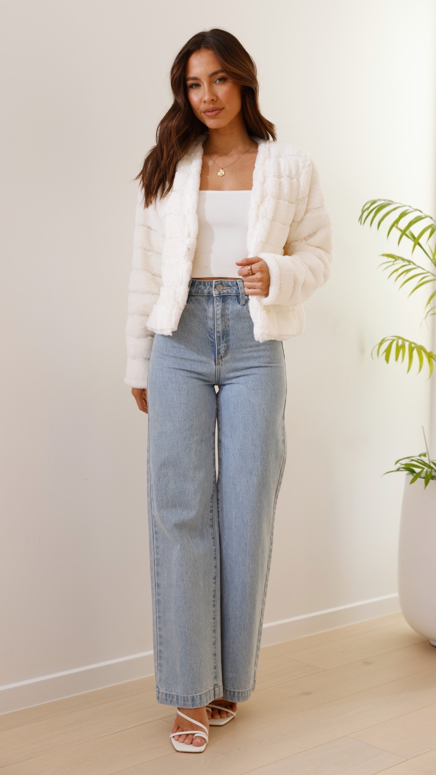 Stylish Women’s Quilted Faux Fur Cropped Jacket – Open Front Winter Coat with Structured Fit for Everyday Comfort 2
