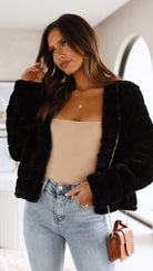 Stylish Women’s Quilted Faux Fur Cropped Jacket – Open Front Winter Coat with Structured Fit for Everyday Comfort 6
