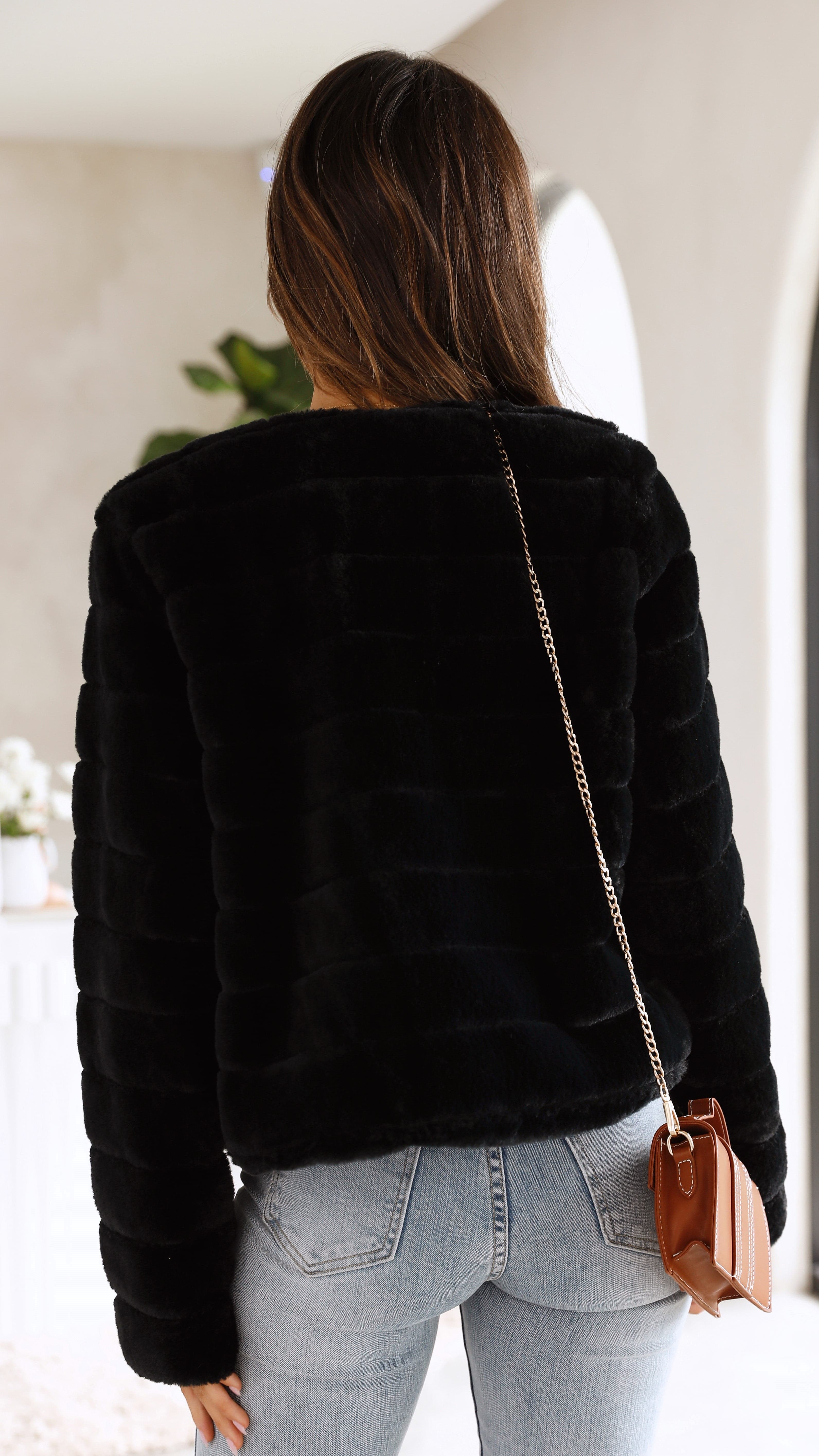 Stylish Women’s Quilted Faux Fur Cropped Jacket – Open Front Winter Coat with Structured Fit for Everyday Comfort 7