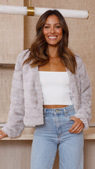 Stylish Women’s Quilted Faux Fur Cropped Jacket – Open Front Winter Coat with Structured Fit for Everyday Comfort 8