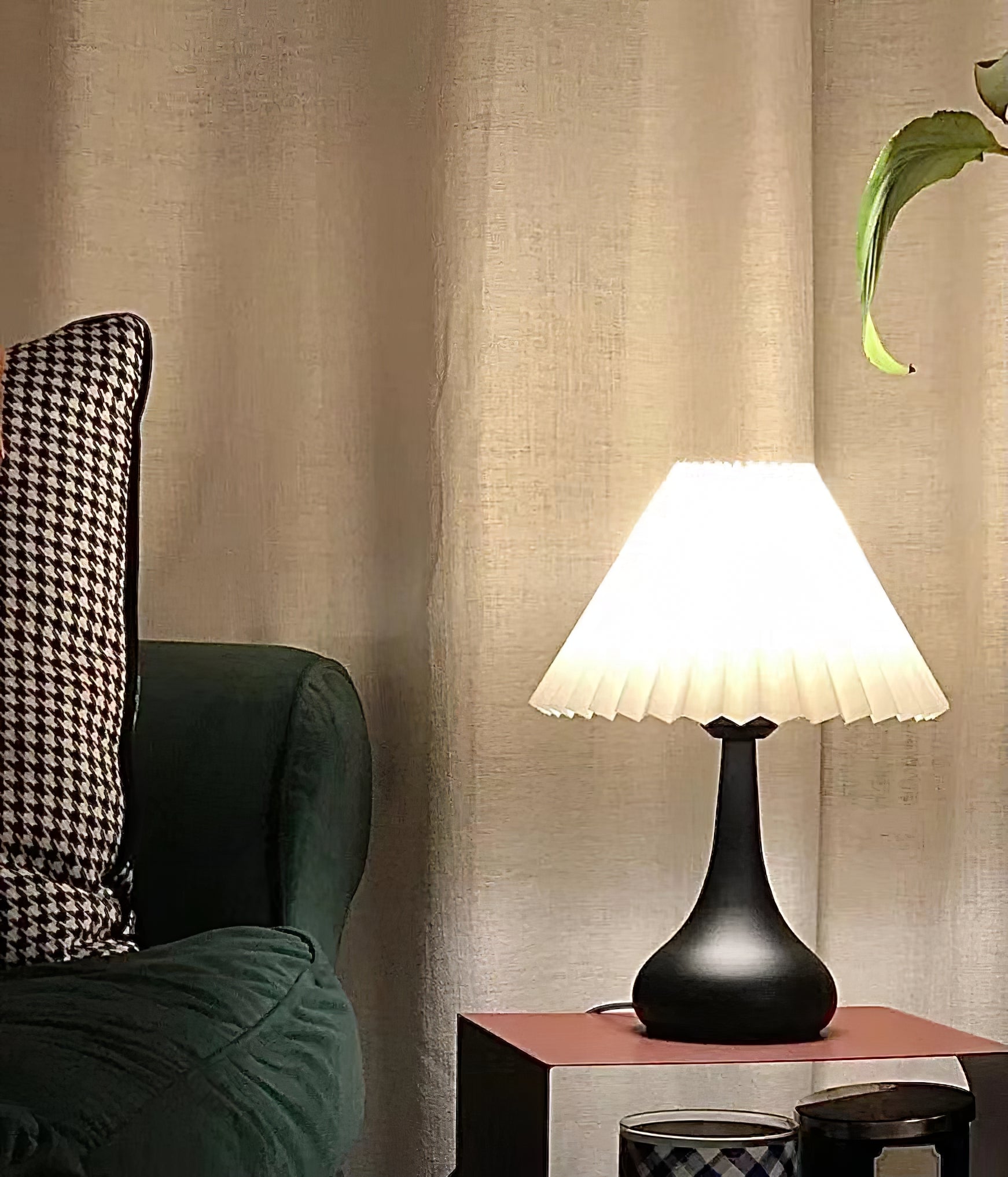 TimelessGlow - Table Lamp with Drum Aesthetic and Soft Radiance 7