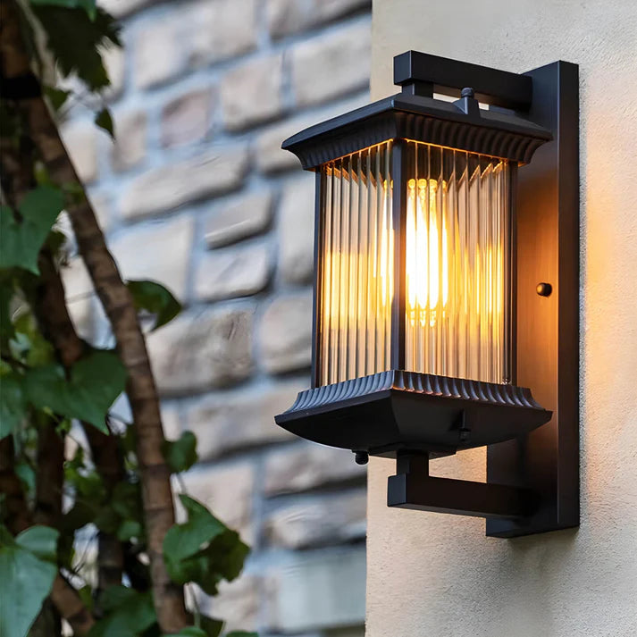 Vionte | Antique-Style Outdoor Wall Light for Classic Exteriors 0