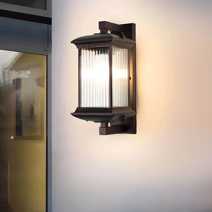Vionte | Antique-Style Outdoor Wall Light for Classic Exteriors 2