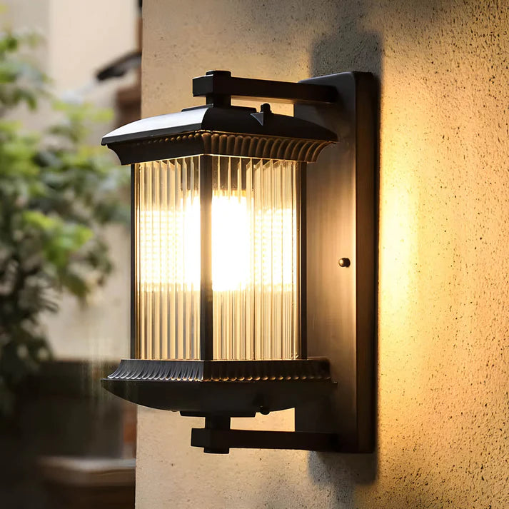 Vionte | Antique-Style Outdoor Wall Light for Classic Exteriors 3